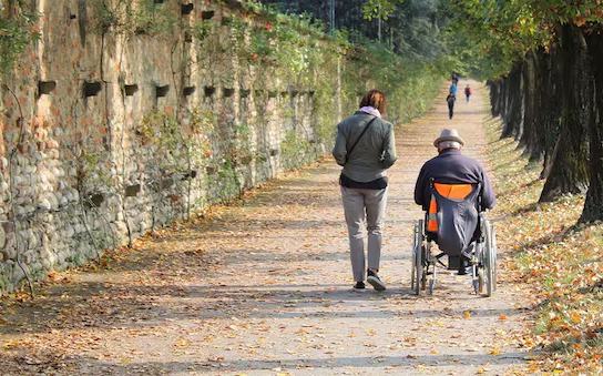 AdobeStock_296636889-badante-U53430681030KVh-1440x752@IlSole24Ore-Web