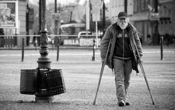 disabile povero.JPG