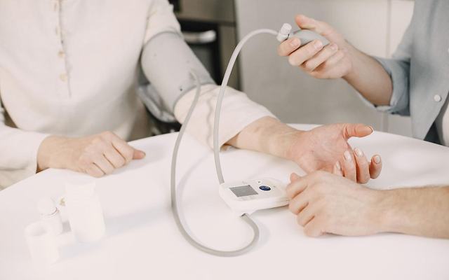 Mondo sanità Ipertensione causa di ictus e infarto, si cura meglio a casa che in ambulatorio - immagine 1