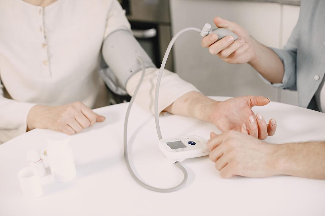 Mondo sanità Ipertensione causa di ictus e infarto, si cura meglio a casa che in ambulatorio - immagine 1
