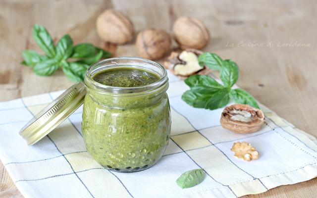 pesto-con-basilico-e-noci.jpg