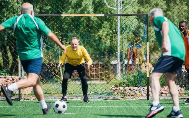Sole 24Ore Il mondo guarda i Mondiali e la scienza scopre che il calcio cura cuore e obesità - immagine 1